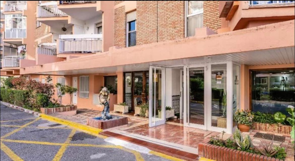 Piso Centrico En Calle Luis Vives 1, Benalmádena Eksteriør bilde